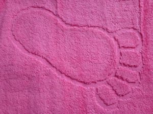 Полотенце для ног  Ножки  ярко-розовый